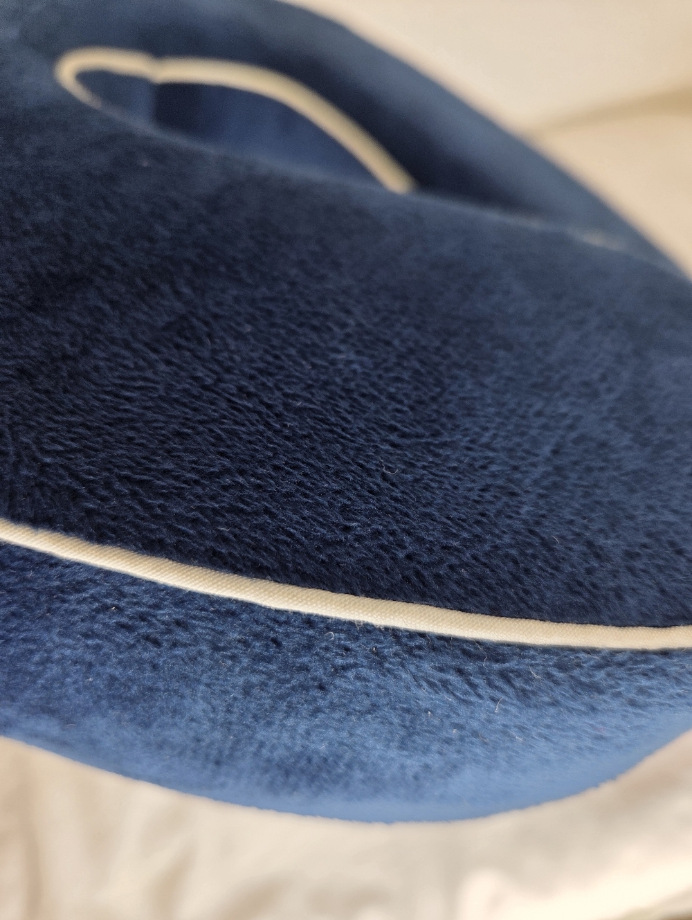 World's Best Memory Foam Navy Blue Travel Neck Pillow with Ivory Piping - Picture 6 of 10